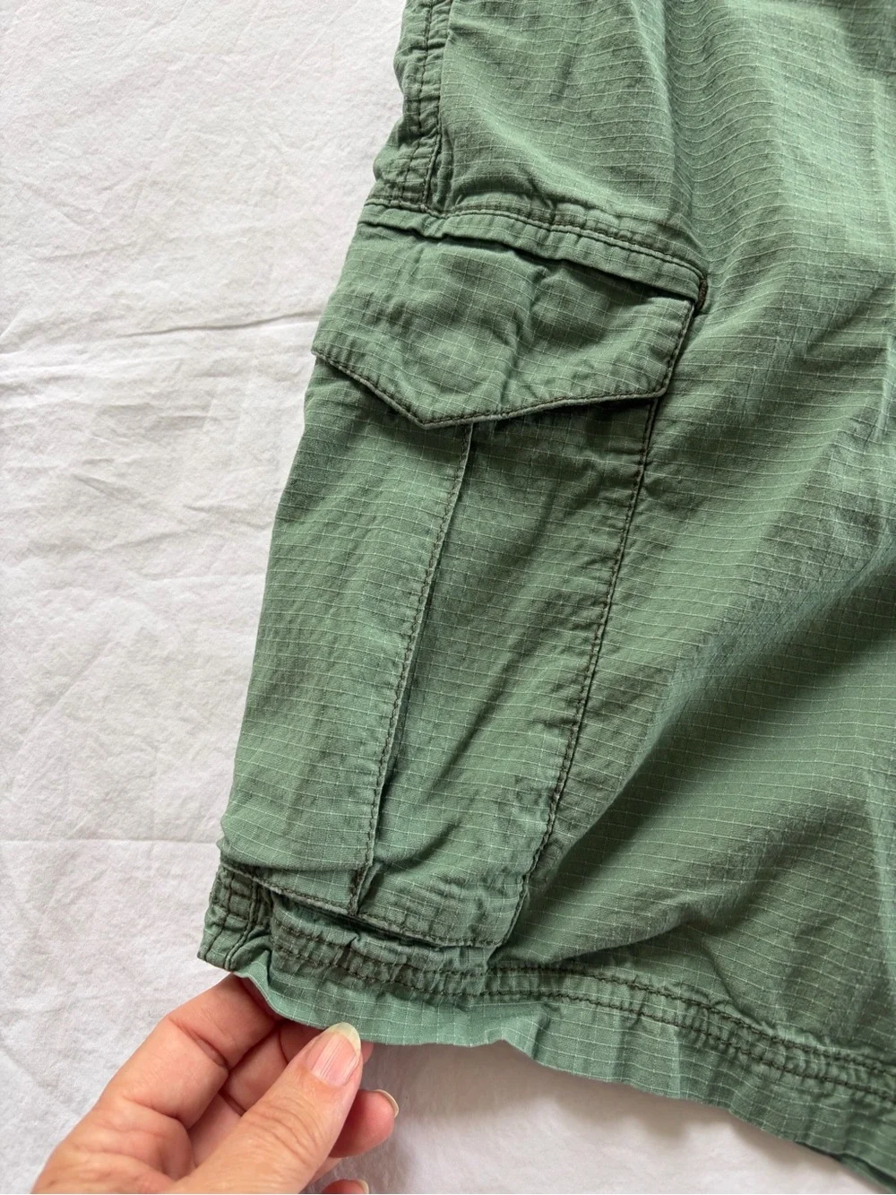 Tommy Bahama Men’s L Elastic Waist Cargo Shorts Green Marlin Shark Lining L/G